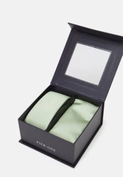 Pier One Set - Pochet - Light Green -Pier One 186418c4632045a49f49be956c5a79e1