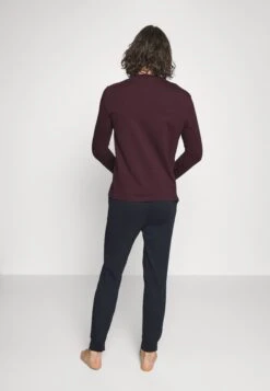 Pier One Pyjama -Dark Blue/Bordeaux 10 Pier One Pyjama -Dark Blue/Bordeaux -Pier One 34a871e63fd34211ac4e777f2698adc7