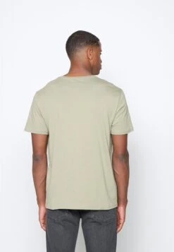 Pier One Moon Scene Graphic T-Shirt - T-Shirt Print - Olive -Pier One 36dcc28cb96f431a920960da342fa0ce