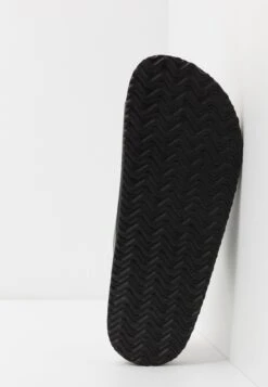 Pier One Unisex - Pantoffels - Black 16 Pier One Unisex - Pantoffels - Black -Pier One 4a735c24e60449a29969a0148d036b07