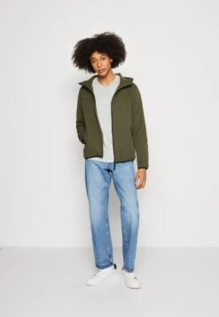 Pier One Regenjas - Olive 9 Pier One Regenjas - Olive -Pier One 7d74cceba0d54cc3863ad9ed41385b52