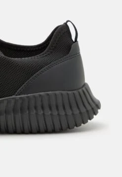 Pier One Sneakers Laag - Black -Pier One da21a0204b9943a1b0a5be03e6d2430f