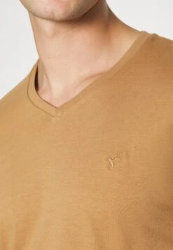 Pier One V Neck Bird Tonal 3 Pack - T-Shirt Basic - Light Brown/White/Dark Blue 21 Pier One V Neck Bird Tonal 3 Pack - T-Shirt Basic - Light Brown/White/Dark Blue -Pier One dbb41cfafe134396801079ad8aaa0b0b