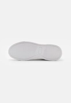 Pier One Unisex - Sneakers Laag - White 12 Pier One Unisex - Sneakers Laag - White -Pier One e2a5a64afecd4f079860774a1a970a80