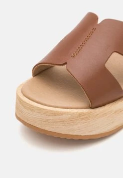 Pier One Leather - Clogs - Cognac 15 Pier One Leather - Clogs - Cognac -Pier One e3b12b1e984f4a418f3826172ba96b4c